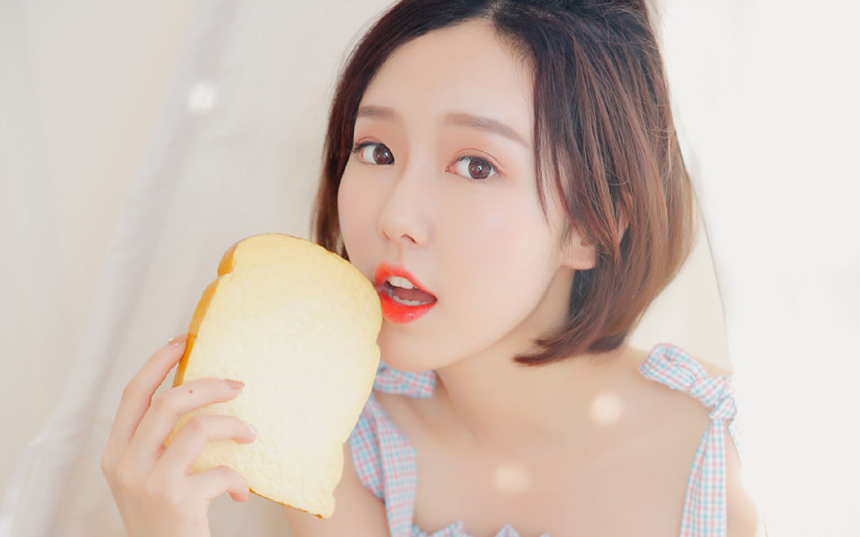 ayx-“武汉马拉松赛:选手的拼搏,让赛道见证奇迹”