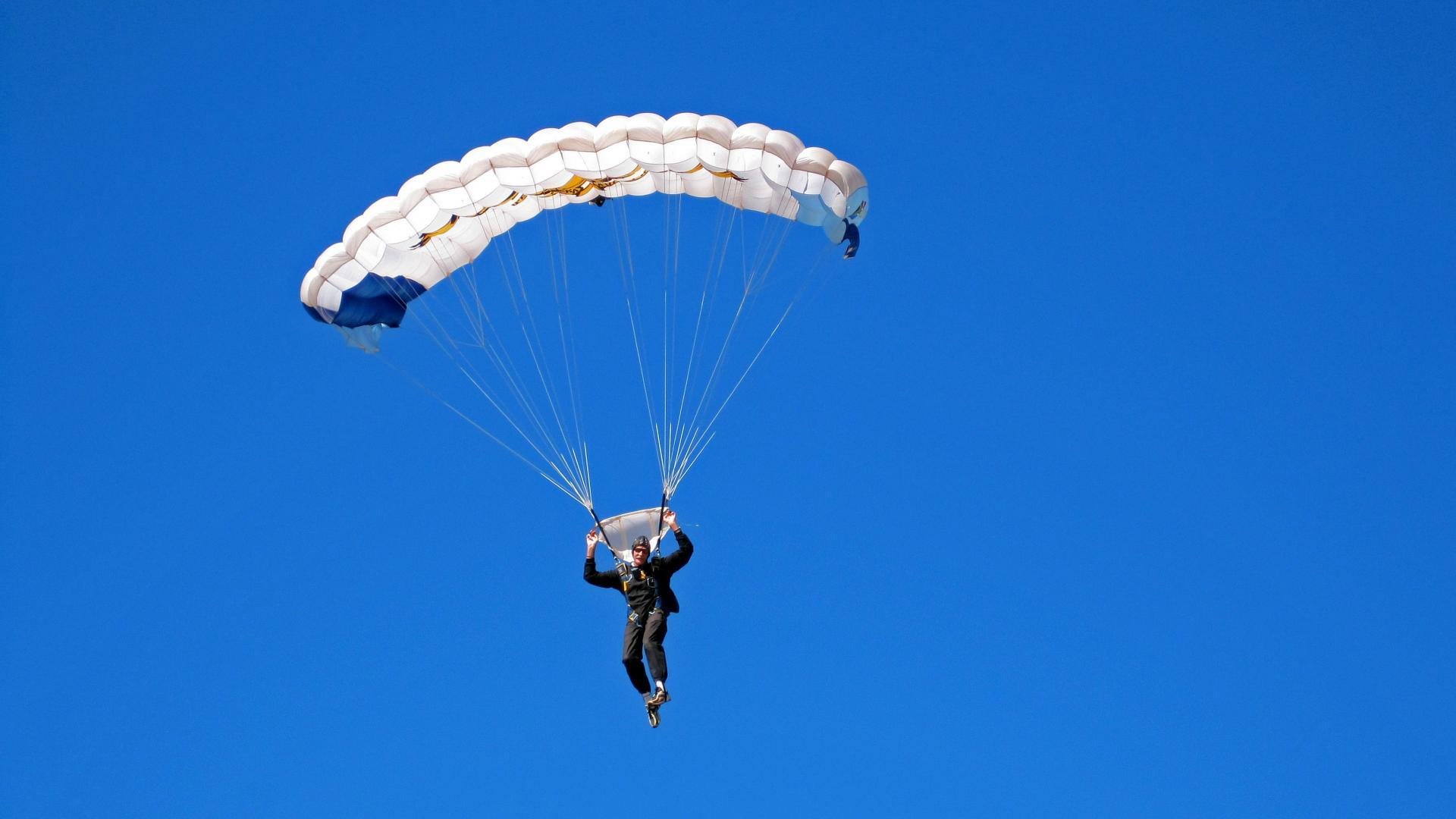 爱游戏体育官网-泛舟漂流竞速，水上的惊险刺激，泛舟视频