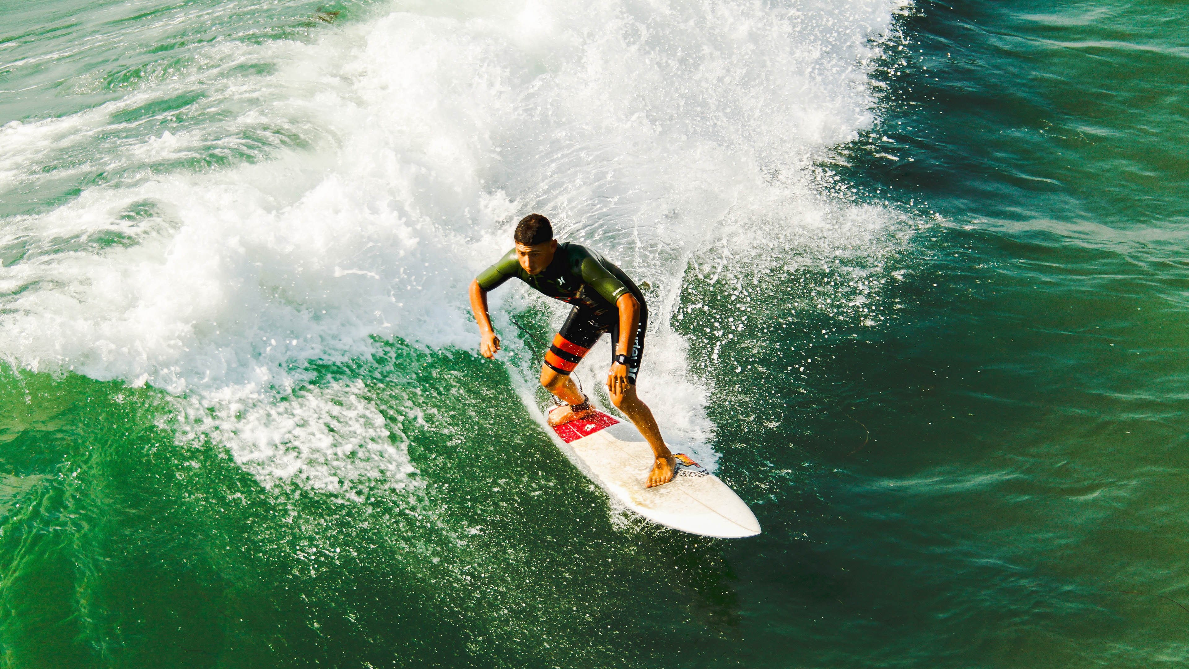 爱游戏官方网站-特色秋季城市马拉松，绿色环境中的极速奔跑，城市马拉松方案